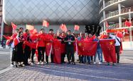 开云体育中国官网-球迷热情支持国内球员参加国际赛事