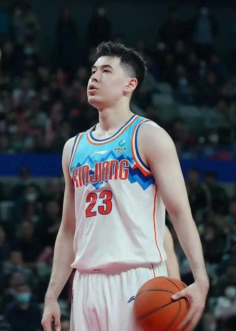 天津队在实力对决中夺得胜利，进军前八