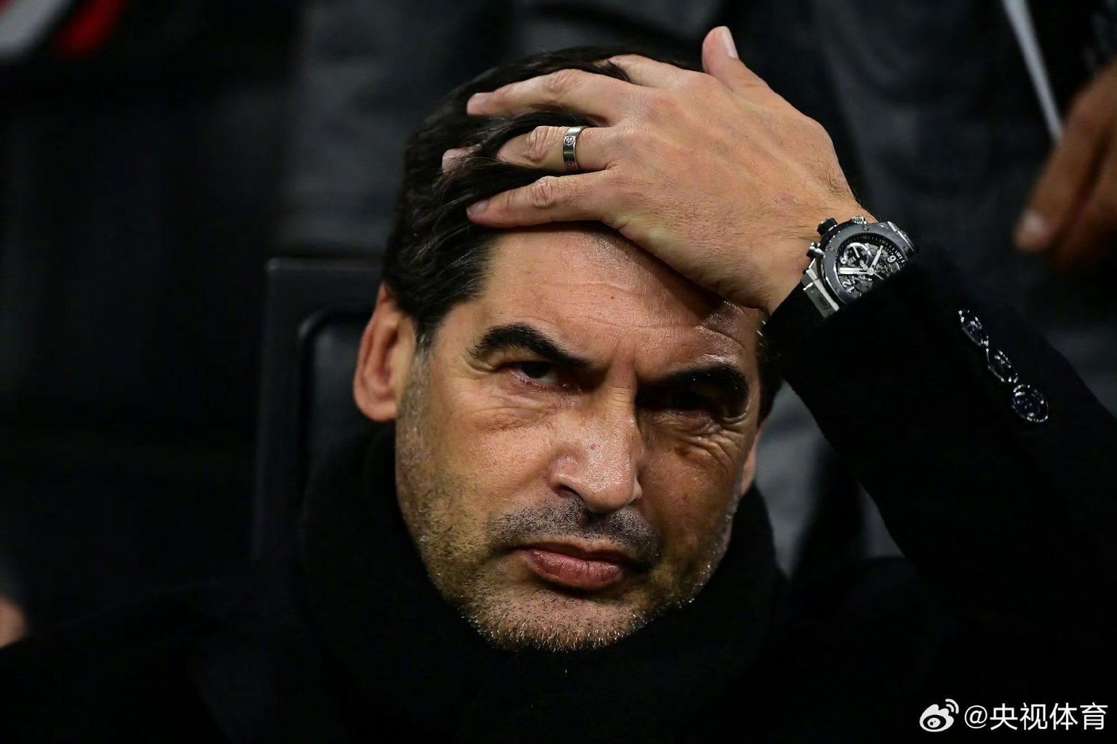 意大利主教练因不满裁判判罚被罚下场