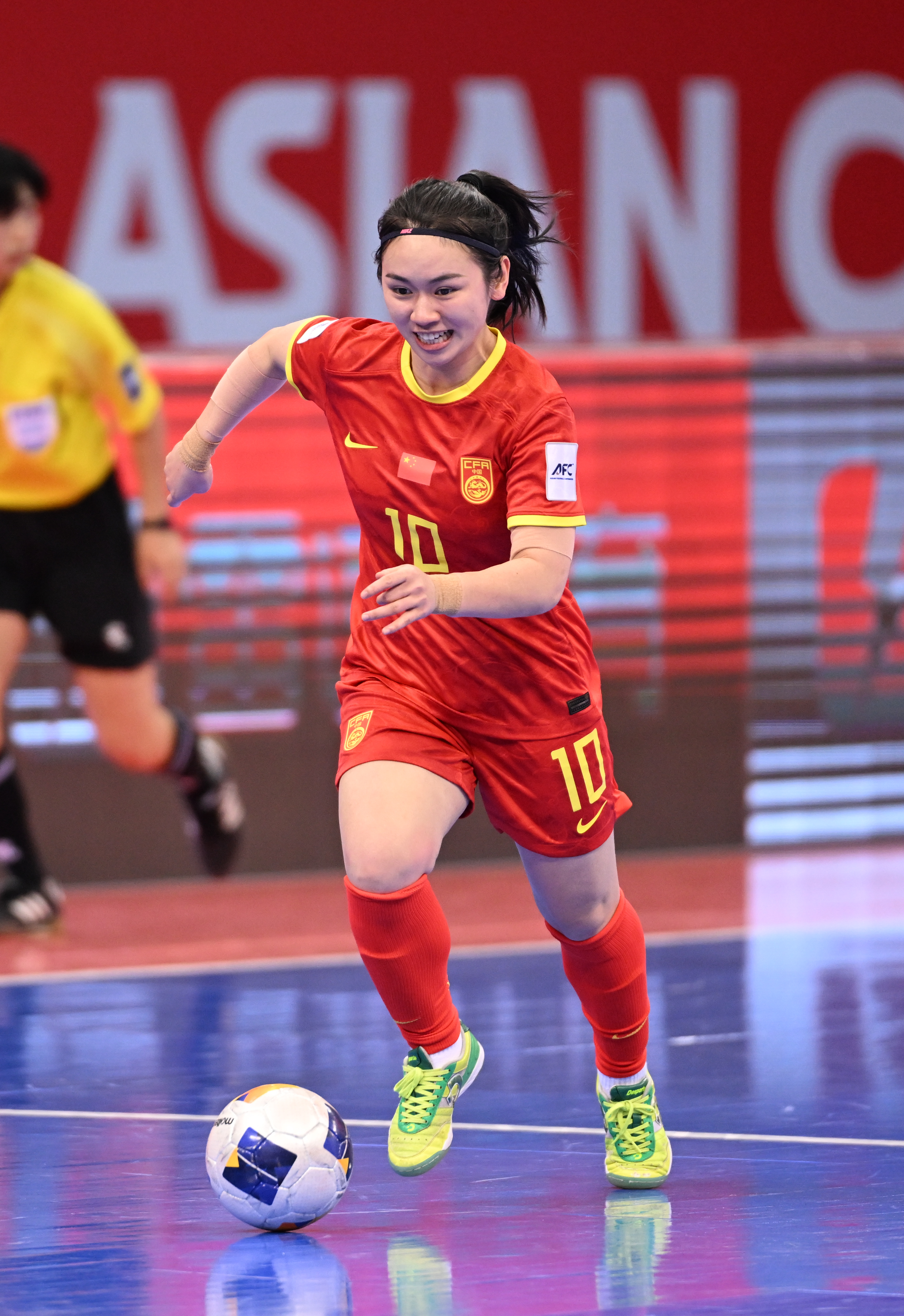 国际女子足球大赛，中国队豪取五连胜