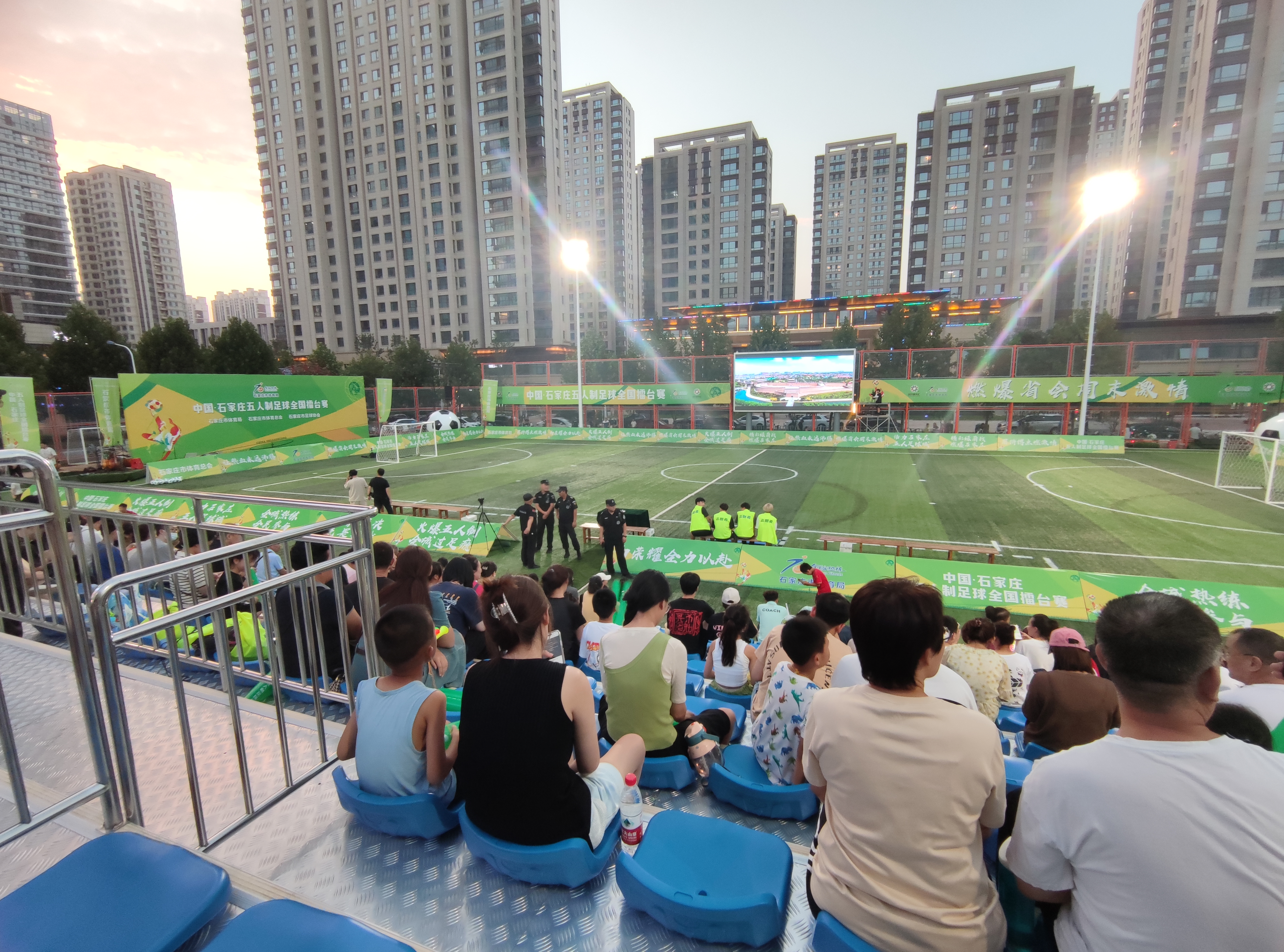 足球联赛强队角逐：擂台高潮多种多样的简单介绍