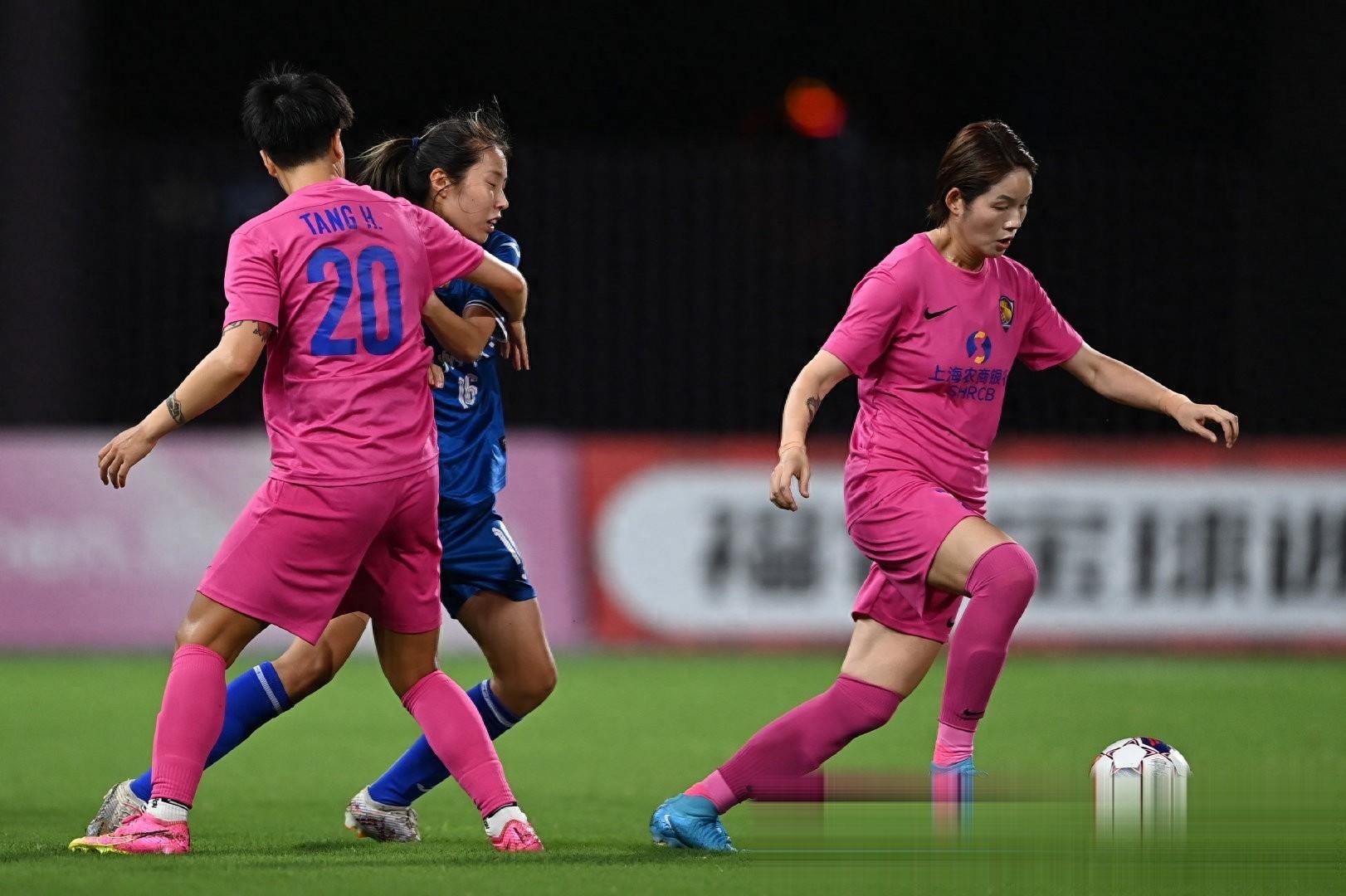 关于喜上眉梢：女足球队闪耀晋级强劲对手的信息