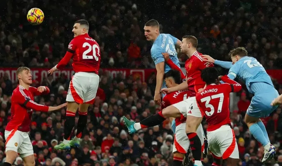 包含埃弗顿被阿森纳逼平，错失胜机的词条