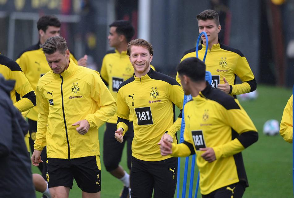 多特蒙德队员紧密合作，一举获胜关键