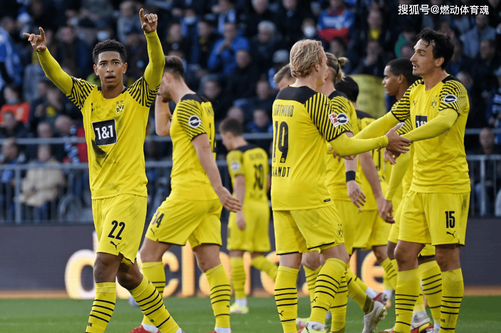 多特蒙德队员紧密合作，一举获胜关键