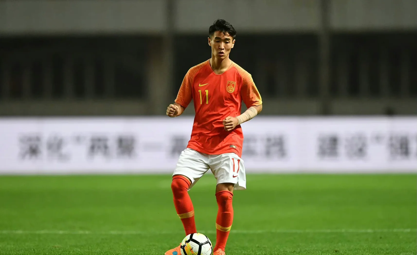 足球界风云：球员个人表现惊艳赛场的简单介绍