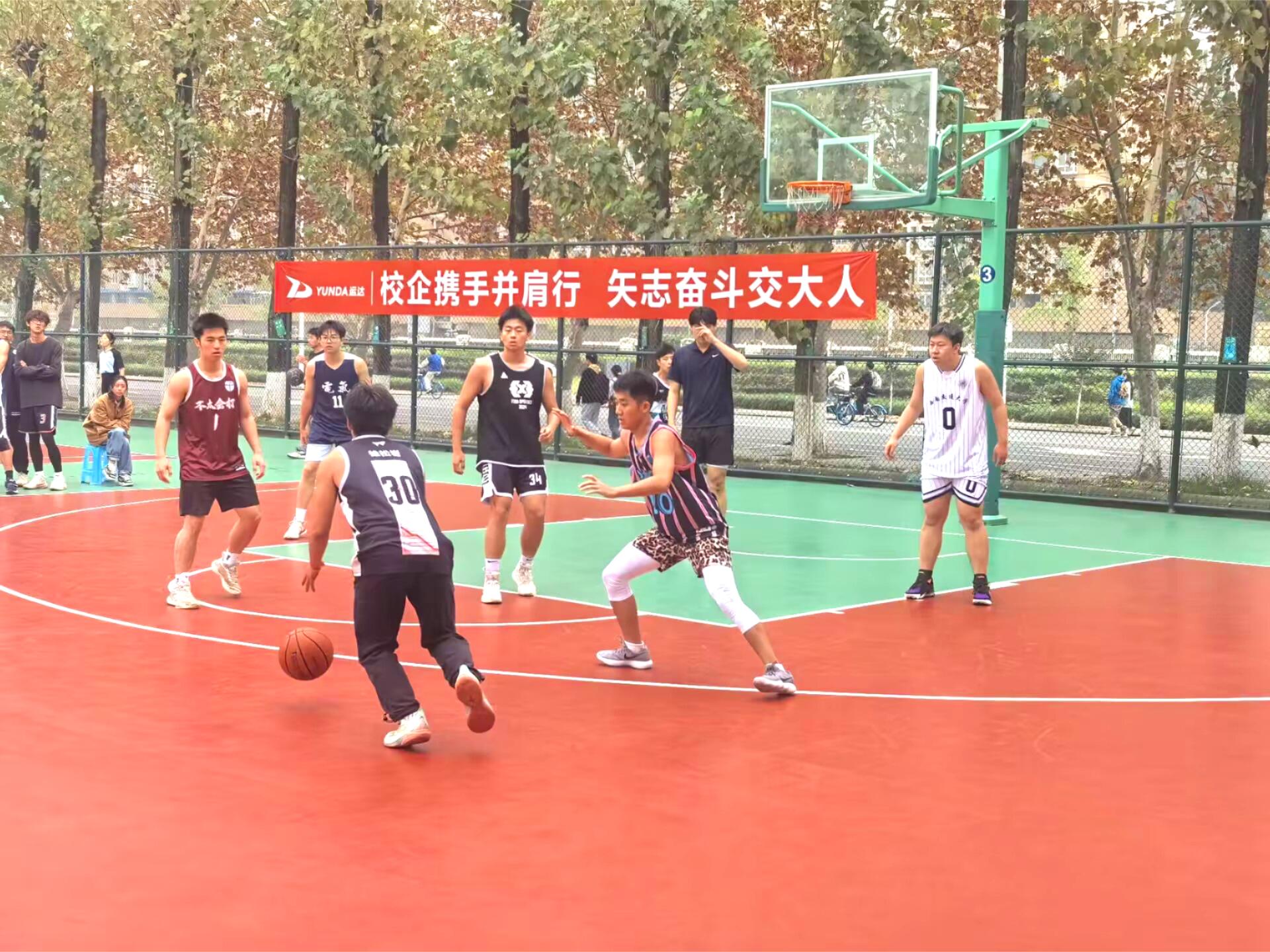 精彩绝伦的盛况，篮球纷飞如雨的简单介绍