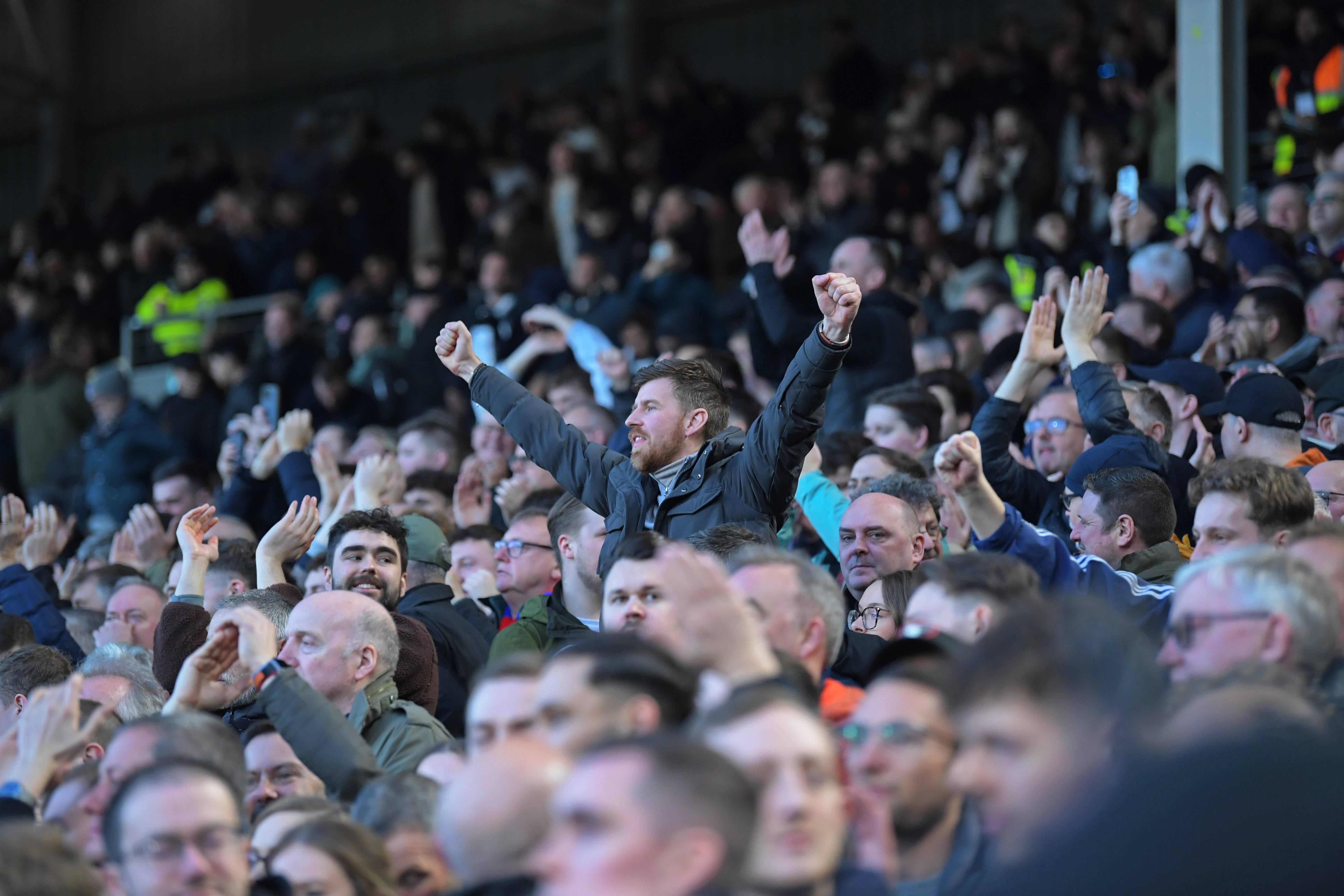 华沙客场战胜富勒姆，客场表现抢眼