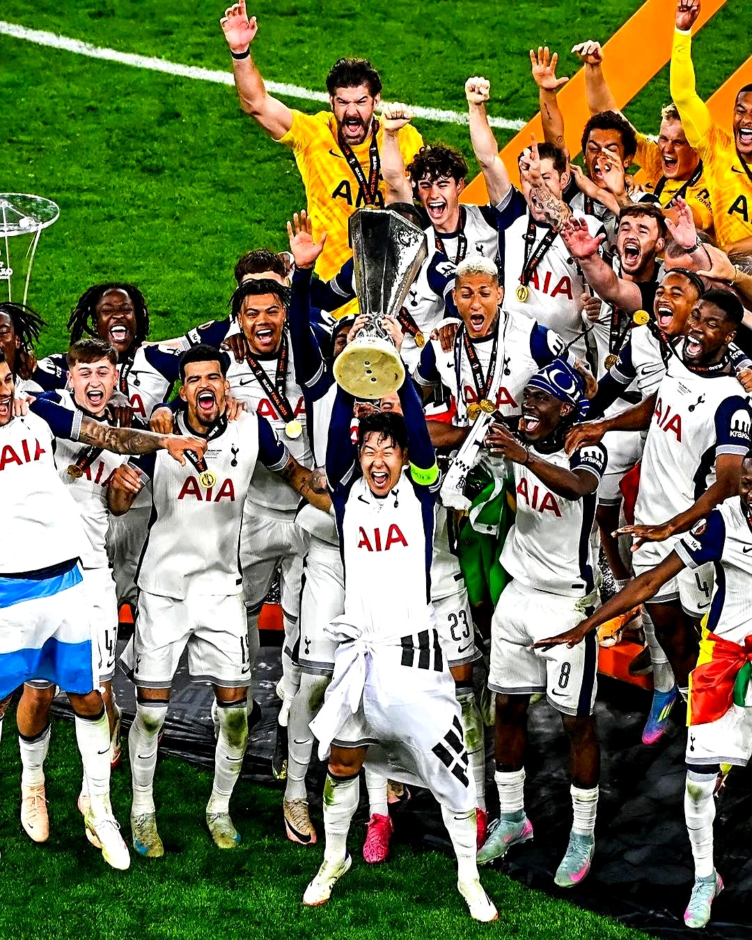 包含友谊赛上，欧洲国家队发挥出色取得胜利的词条