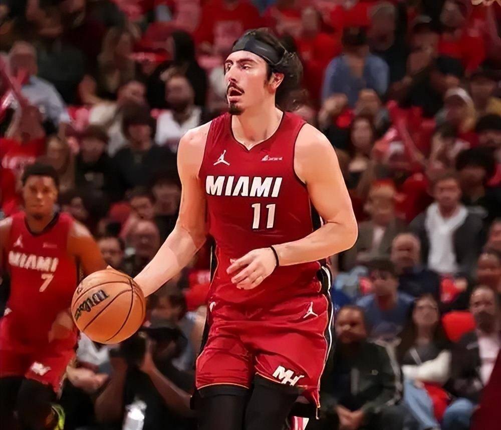 球员在场上表现出色,打出生涯最佳表现 球员在场上表现出色,打出生涯最佳表现